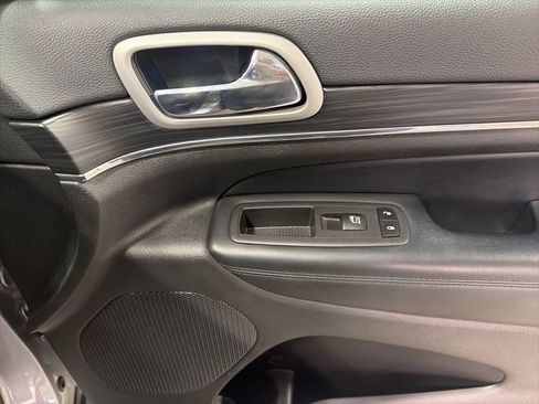 Used 2021 Jeep Grand Cherokee Limited w/ Luxury Group II image 27