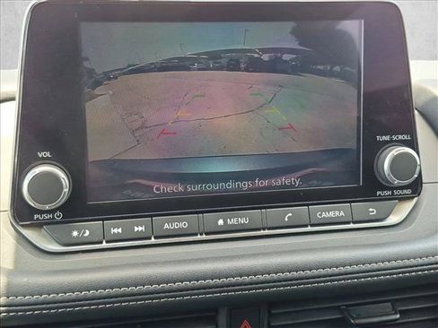 Used 2024 Nissan Rogue S AWD/4WD image 12