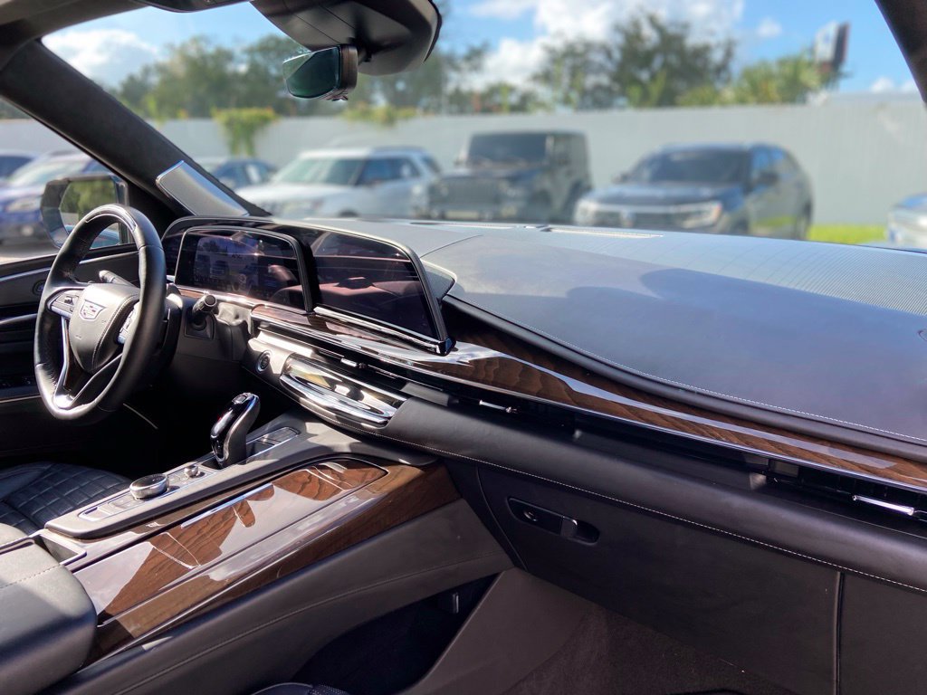 Used 2023 Cadillac Escalade Sport Platinum w/ LPO, ONYX Package AWD/4WD image 17