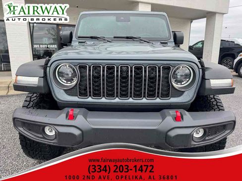 Used 2025 Jeep Gladiator Rubicon w/ Convenience Group AWD/4WD image 39