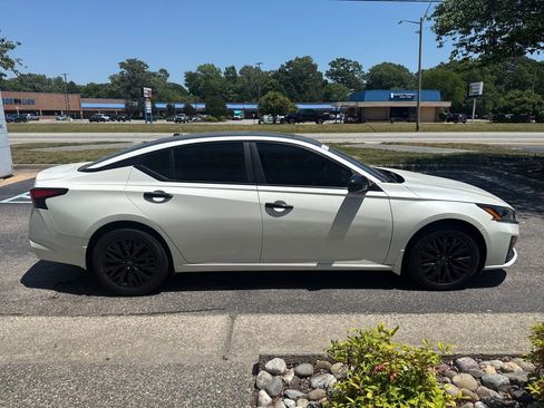 Used 2023 Nissan Altima 2.5 SV w/ SV Premium Package FWD image 7