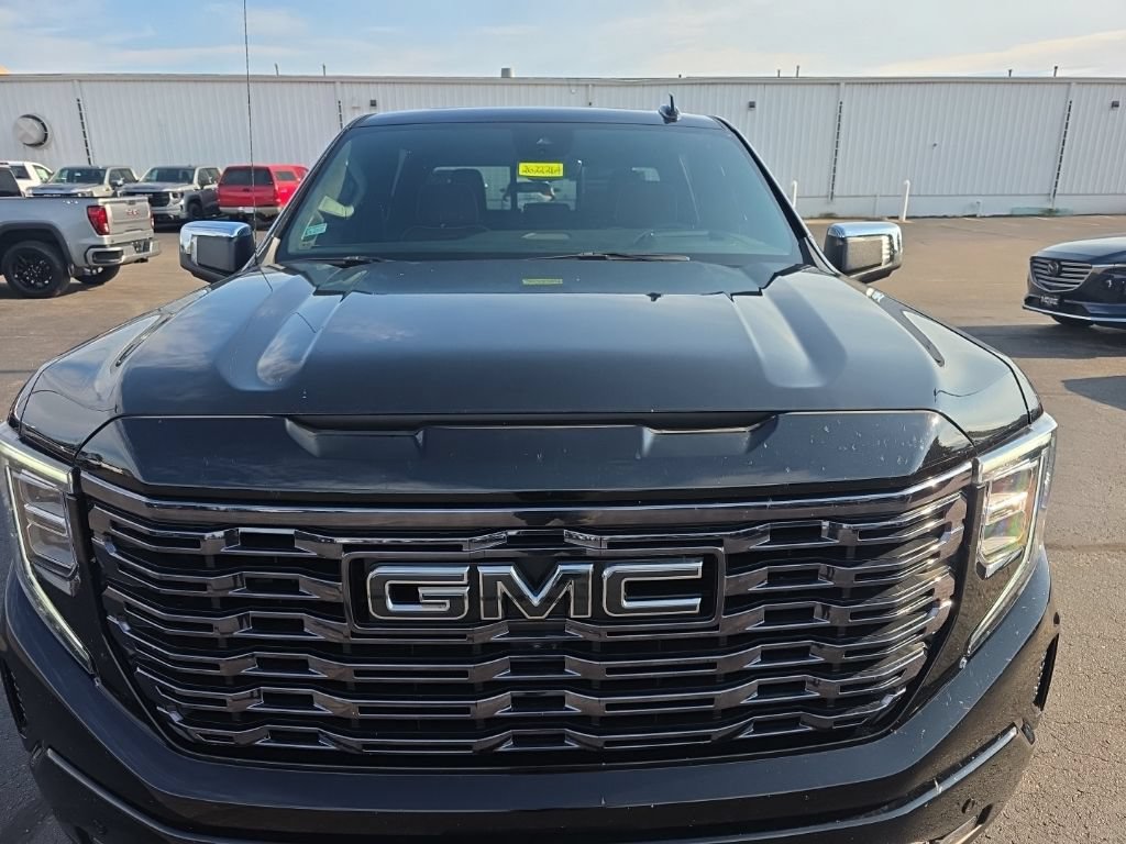 Used 2025 GMC Sierra 1500 Denali Ultimate AWD/4WD image 3