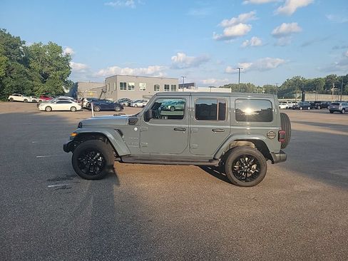 Used 2024 Jeep Wrangler Unlimited Sahara AWD/4WD image 14