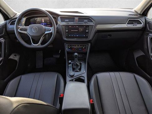 Used 2024 Volkswagen Tiguan SE image 17