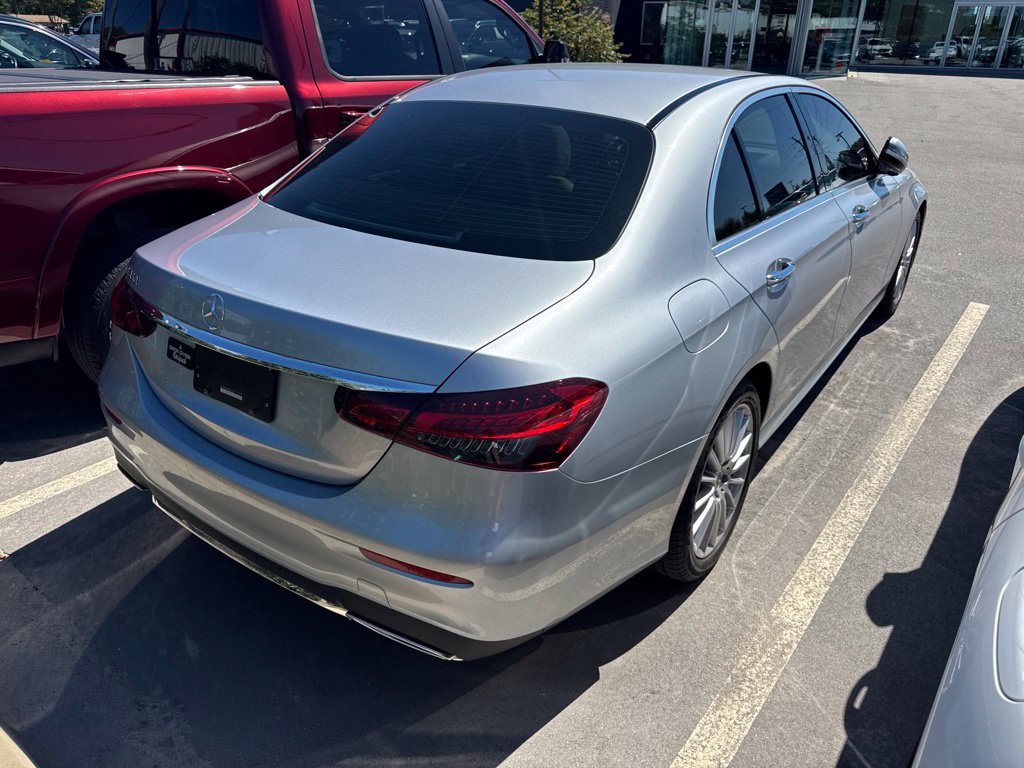 Used 2022 Mercedes-Benz E 350 Sedan image 3