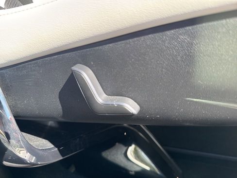 Used 2022 Tesla Model X image 33