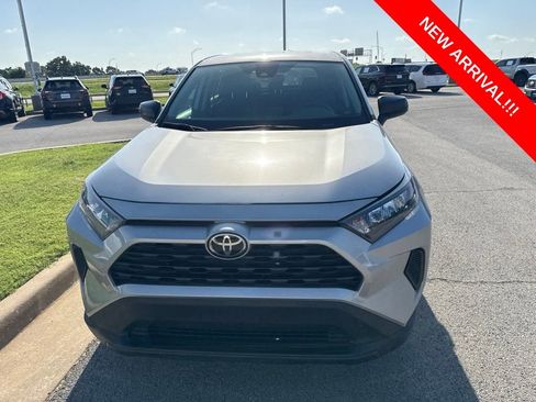 Used 2022 Toyota RAV4 LE AWD/4WD image 2