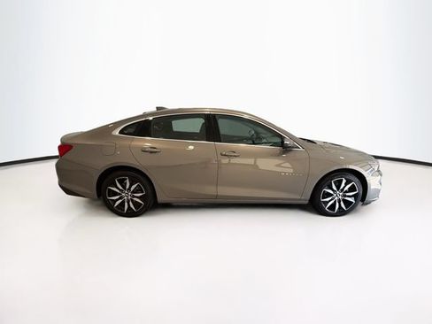 Used 2017 Chevrolet Malibu LT w/ Leather Package FWD image 8