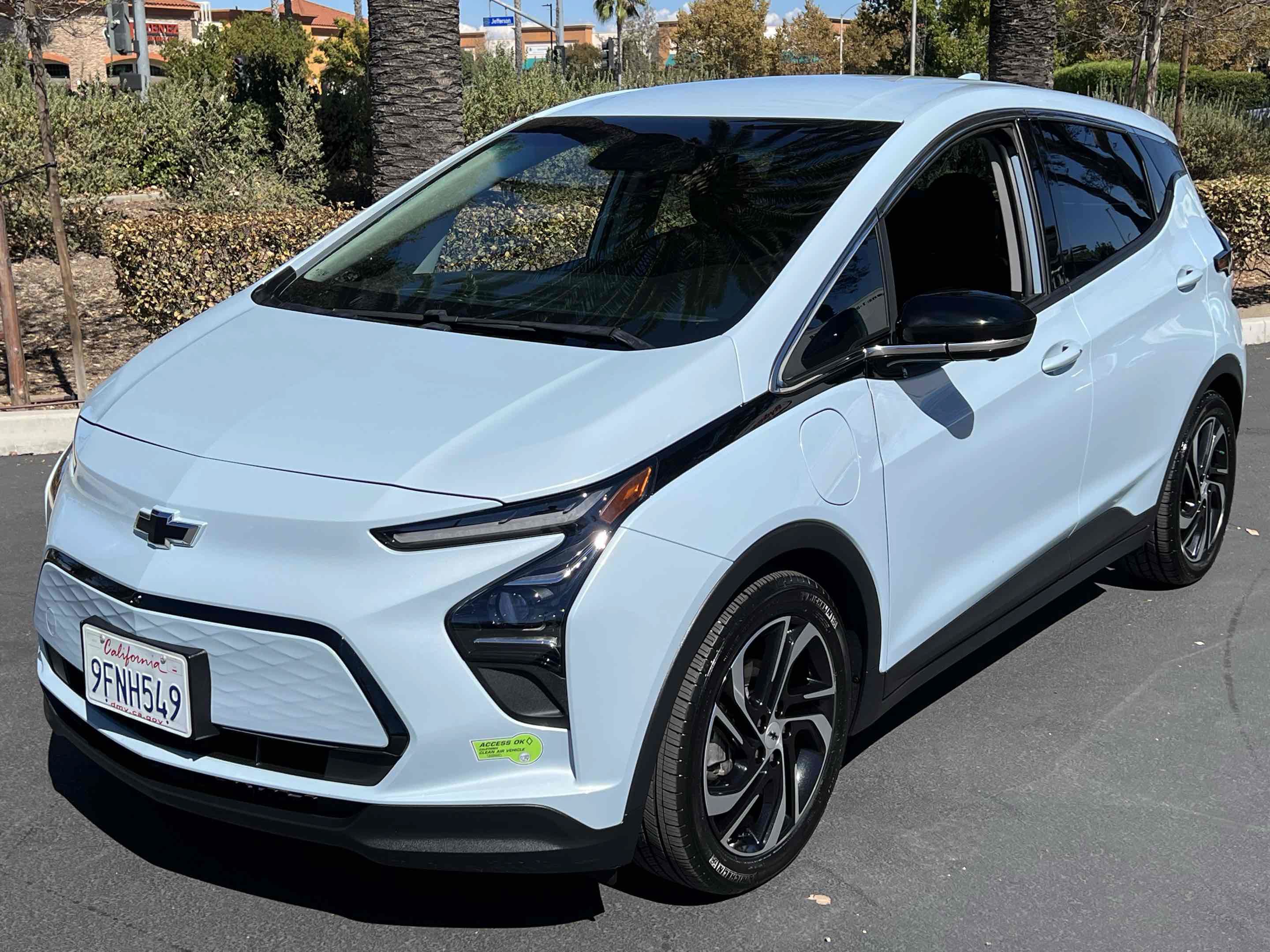 Used 2023 Chevrolet Bolt LT w/ Infotainment Package FWD image 20