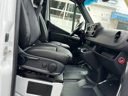 Used 2024 Mercedes-Benz Sprinter 3500 image 20