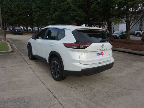 Used 2024 Nissan Rogue SV w/ SV Premium Package FWD image 20