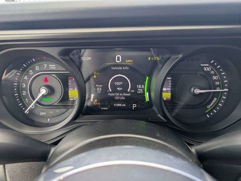 Used 2025 Jeep Wrangler Unlimited Sahara AWD/4WD image 31