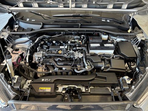 Used 2025 Toyota Corolla Cross LE image 31