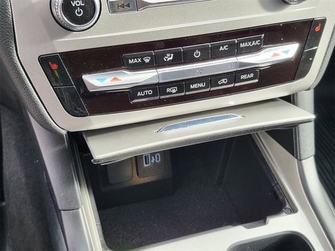 Used 2022 Ford Explorer XLT image 23