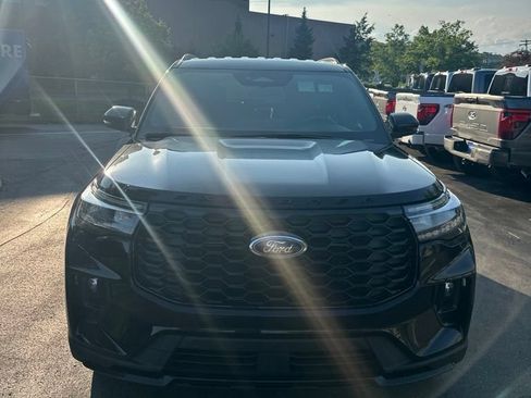 Used 2025 Ford Explorer ST-Line AWD/4WD image 3