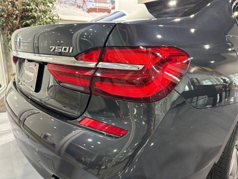 Used 2018 BMW 750i RWD image 33