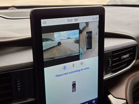 Used 2023 Ford Explorer King Ranch w/ Technology Package RWD image 35