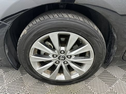 Used 2015 Toyota Camry XLE FWD image 12