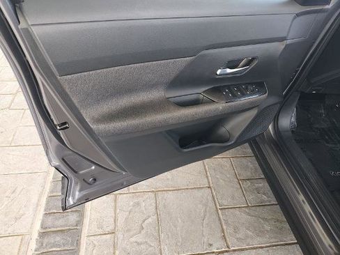 Certified 2025 Nissan Kicks SV image 27