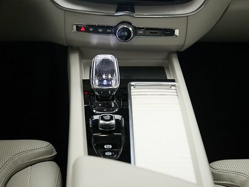 Certified 2026 Volvo XC60 B5 Ultra AWD/4WD image 31