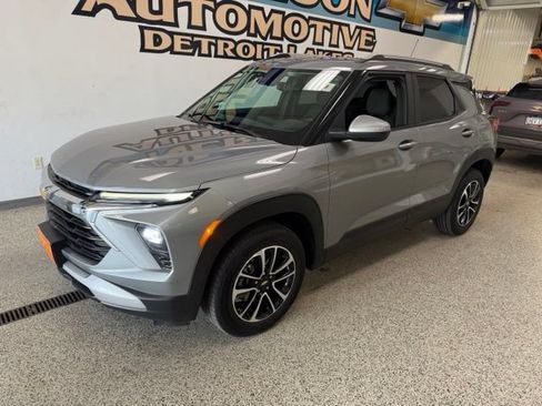 Used 2025 Chevrolet TrailBlazer LT AWD/4WD image 1