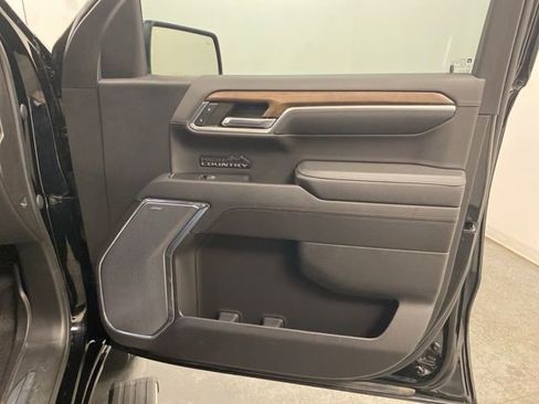 Used 2022 Chevrolet Silverado 1500 High Country w/ Technology Package image 24