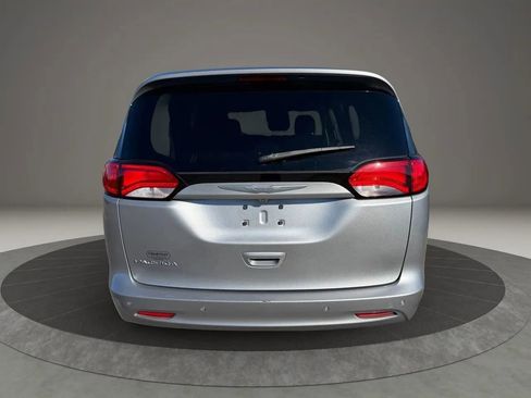Used 2018 Chrysler Pacifica L image 8