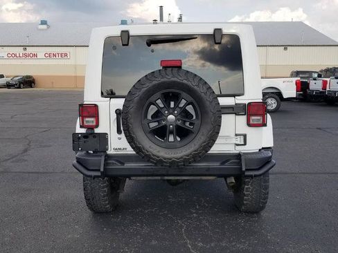 Used 2017 Jeep Wrangler Unlimited Sahara AWD/4WD image 3