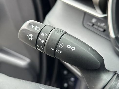 Used 2023 Toyota Highlander XLE image 38