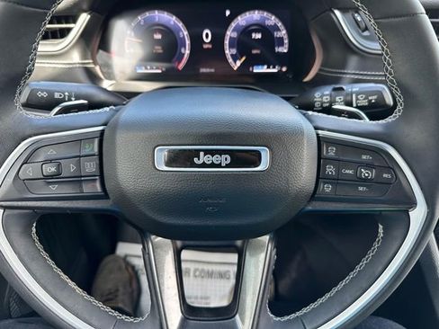 Used 2023 Jeep Grand Cherokee Altitude AWD/4WD image 18