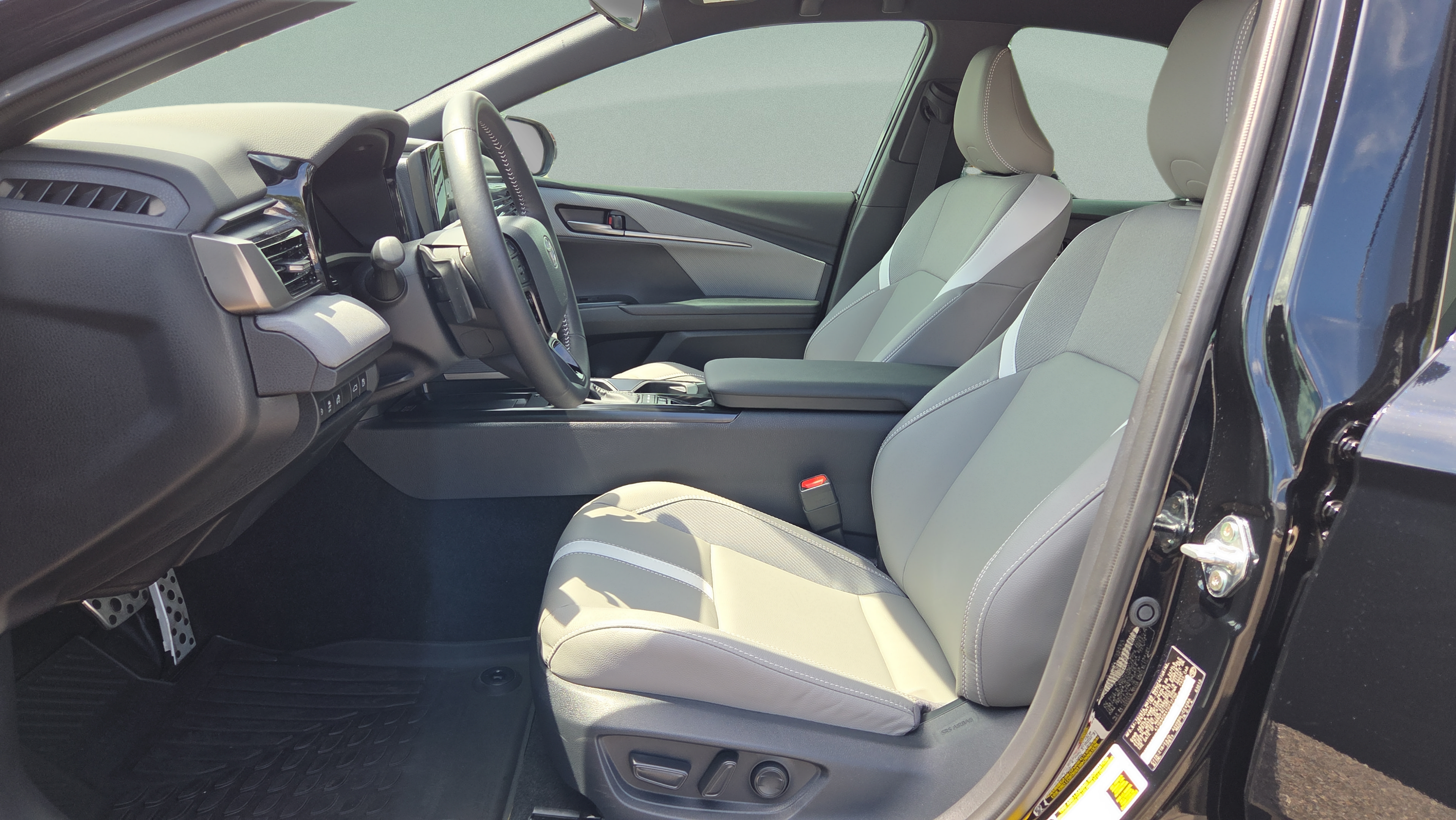 Certified 2026 Toyota Camry SE FWD image 9