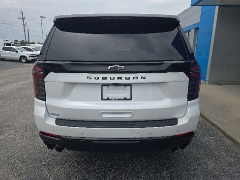 Used 2025 Chevrolet Suburban Z71 AWD/4WD image 4
