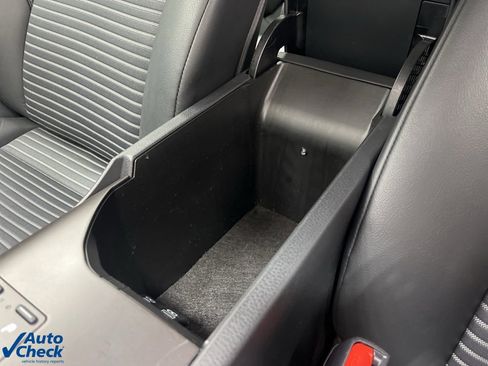 Used 2024 Toyota Camry SE image 29