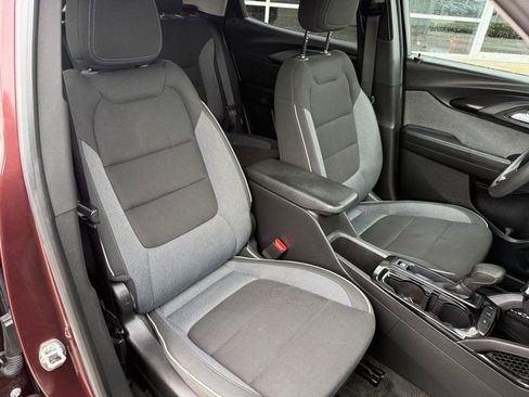 Used 2022 Chevrolet TrailBlazer LT w/ Convenience Package FWD image 11