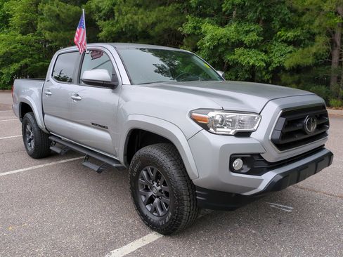 Used 2023 Toyota Tacoma SR5 AWD/4WD image 2