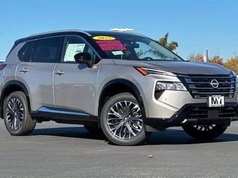 New 2025 Nissan Rogue Platinum w/ Tech Package image 2