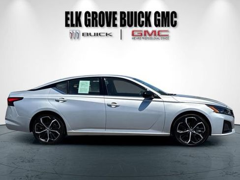Used 2024 Nissan Altima 2.5 SR FWD image 3