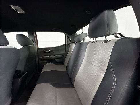 Used 2022 Toyota Tacoma TRD Sport w/ Technology Package RWD image 28