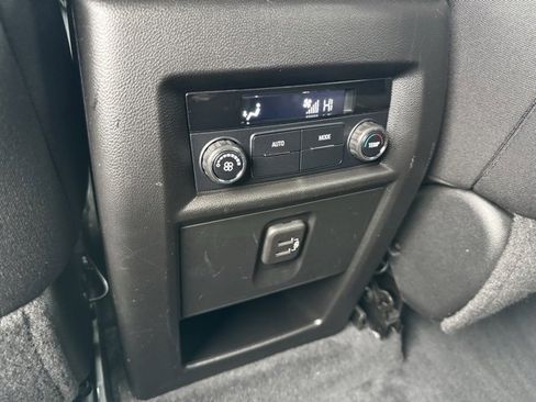 Certified 2022 Chevrolet Traverse LT image 8