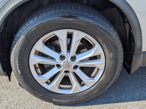 Used 2015 Nissan Rogue SV FWD image 27
