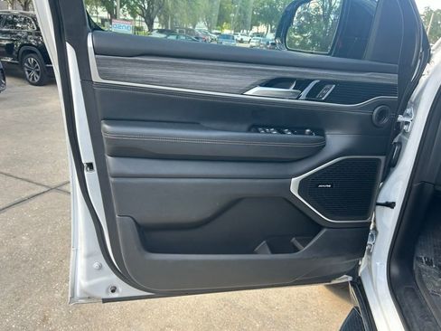 Used 2024 Jeep Wagoneer Series II w/ Flexible Seating Group AWD/4WD image 49
