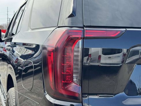 Used 2023 GMC Yukon SLT AWD/4WD image 9