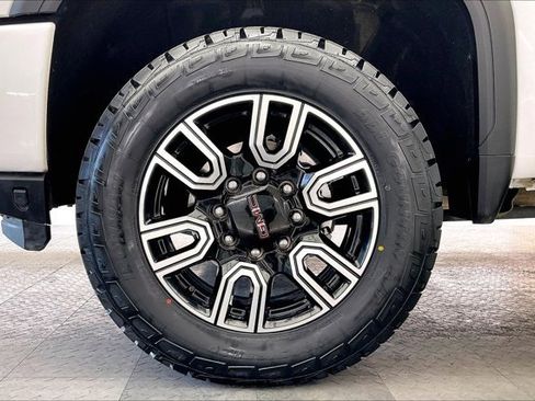 Used 2022 GMC Sierra 2500 AT4 image 8