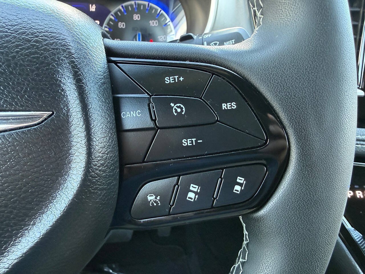 Used 2024 Chrysler Pacifica Touring FWD image 34