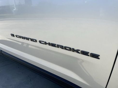 Used 2023 Jeep Grand Cherokee L Laredo AWD/4WD image 31