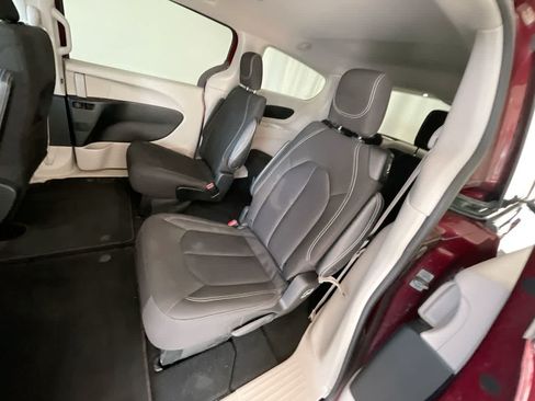 Used 2023 Chrysler Voyager LX FWD image 21