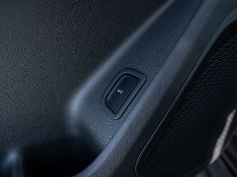 Used 2025 Chevrolet Traverse LT image 20