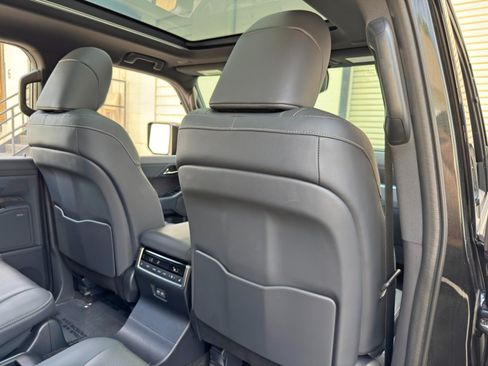 Used 2024 Lexus GX 550 w/ Cold Area Package AWD/4WD image 39