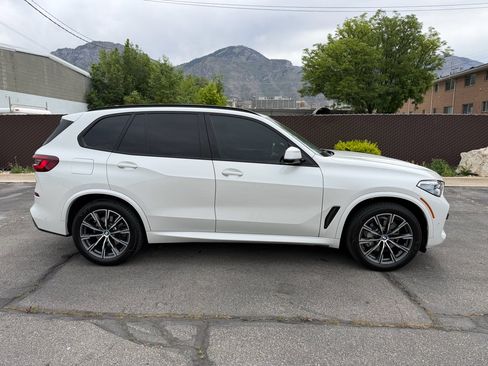 Used 2022 BMW X5 xDrive40i w/ M Sport Package AWD/4WD image 2