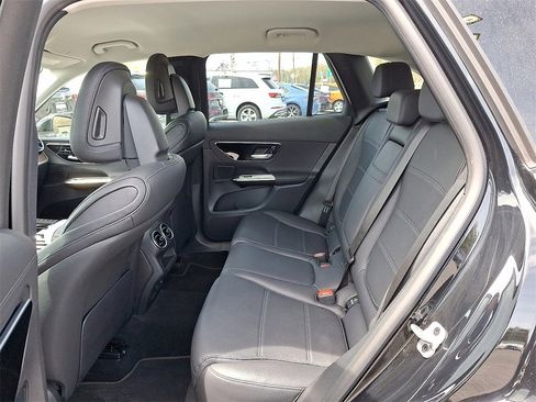 Used 2024 Mercedes-Benz GLC 300 4MATIC image 10
